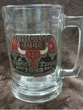Chicago Bulls Red Logo Glass Beer Mug - Team Collectible 1991-1993
